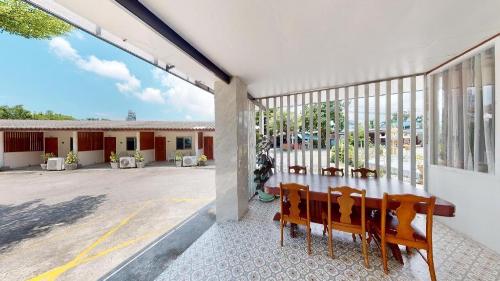 Deejai Hotel Si Racha Εξωτερικό φωτογραφία