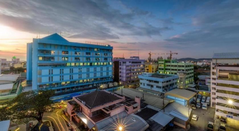 Deejai Hotel Si Racha Εξωτερικό φωτογραφία
